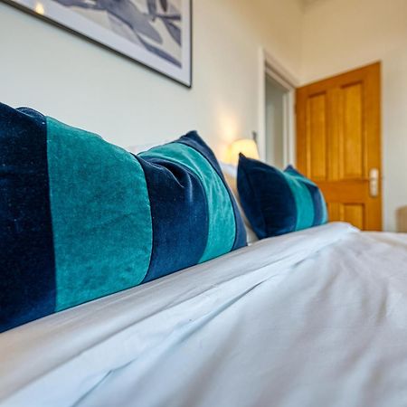 2 Bed Stunning Chic Modern Spacious Apt, Ocean Village, Southampton - Plenty Of Parking - By Blue Puffin Stays Ngoại thất bức ảnh