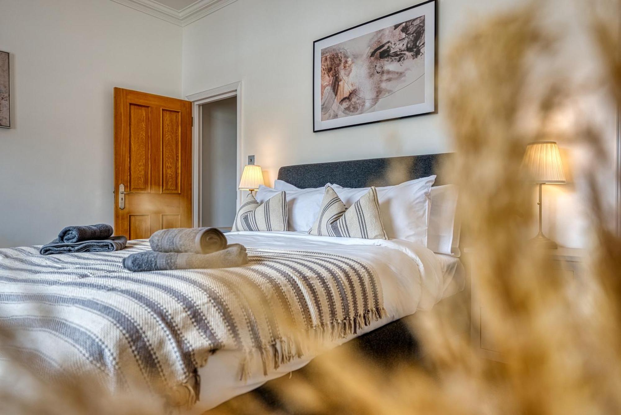 2 Bed Stunning Chic Modern Spacious Apt, Ocean Village, Southampton - Plenty Of Parking - By Blue Puffin Stays Ngoại thất bức ảnh