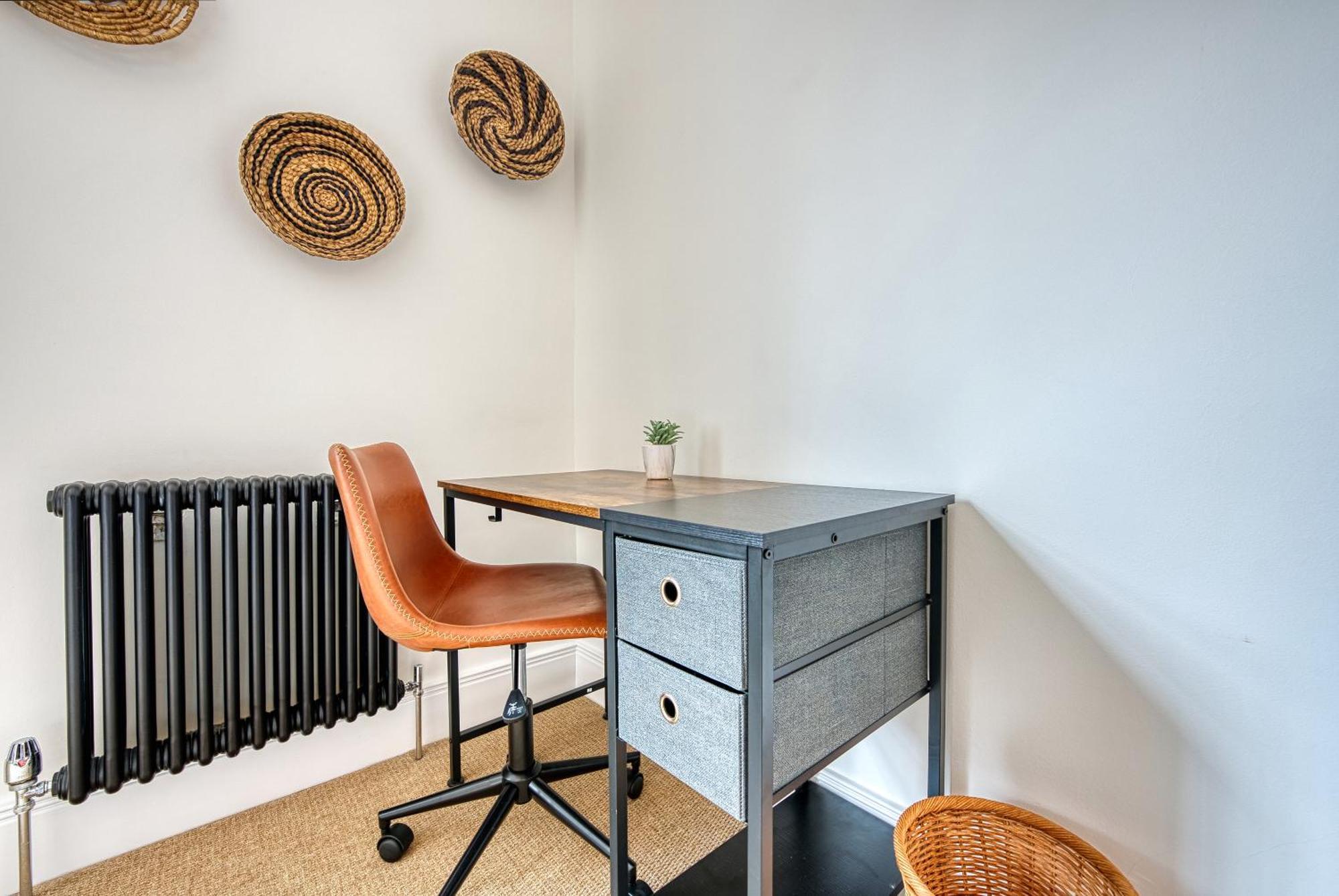 2 Bed Stunning Chic Modern Spacious Apt, Ocean Village, Southampton - Plenty Of Parking - By Blue Puffin Stays Ngoại thất bức ảnh