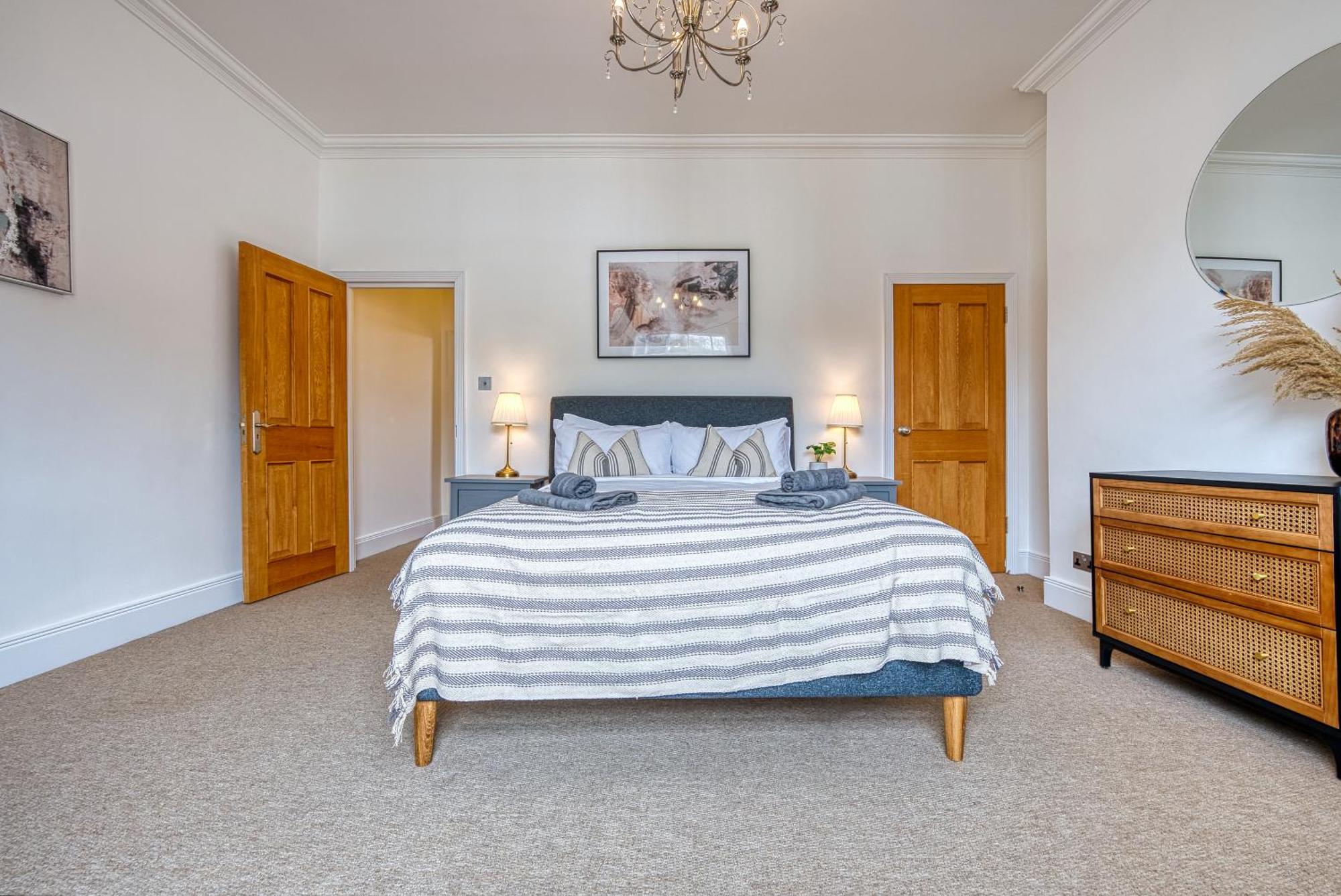 2 Bed Stunning Chic Modern Spacious Apt, Ocean Village, Southampton - Plenty Of Parking - By Blue Puffin Stays Ngoại thất bức ảnh