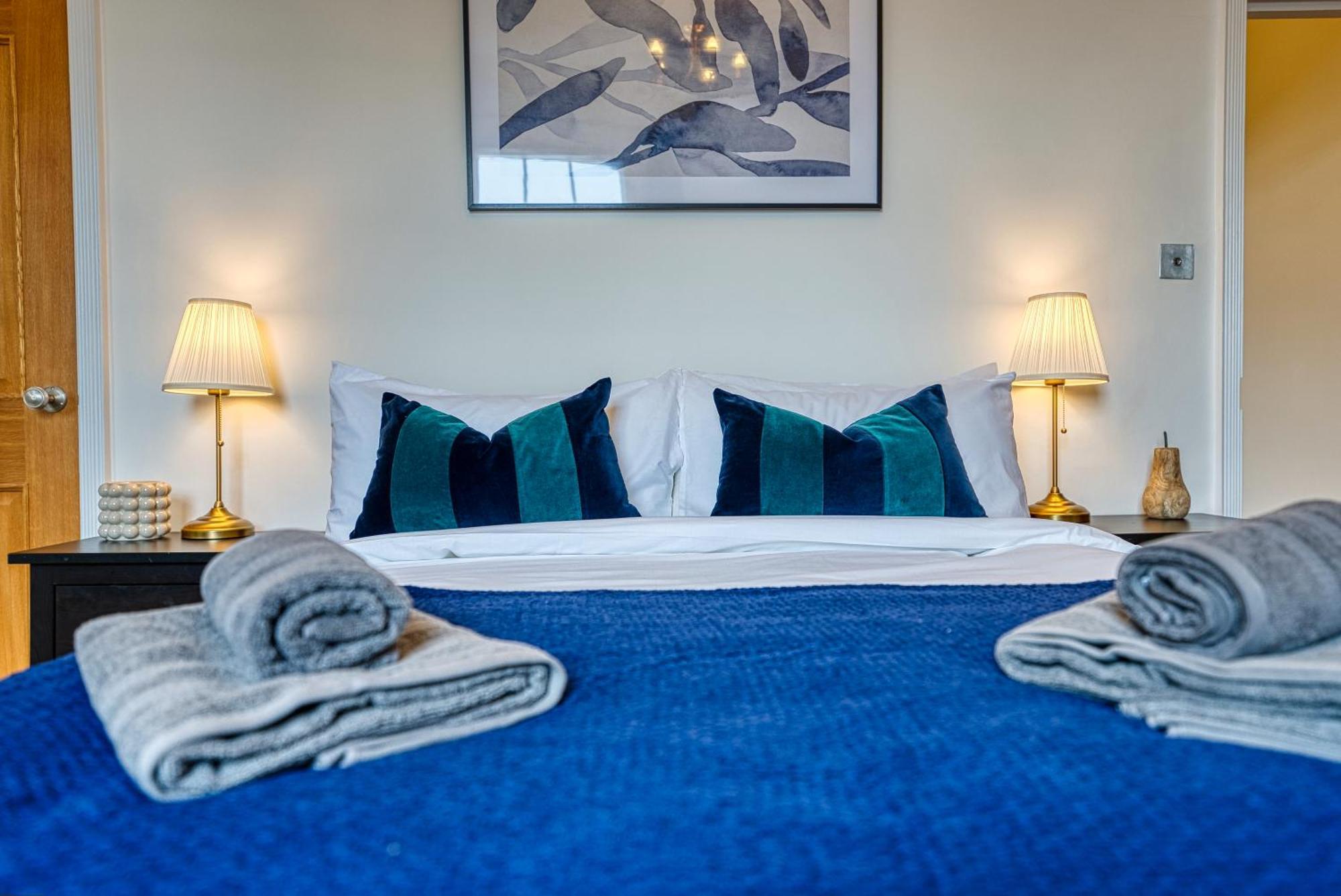2 Bed Stunning Chic Modern Spacious Apt, Ocean Village, Southampton - Plenty Of Parking - By Blue Puffin Stays Ngoại thất bức ảnh