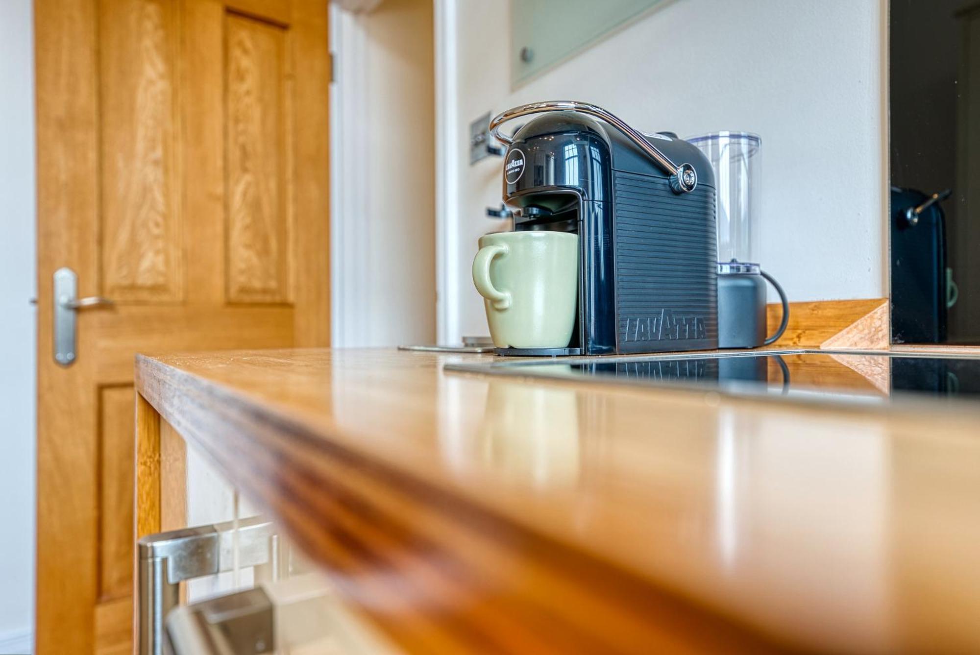 2 Bed Stunning Chic Modern Spacious Apt, Ocean Village, Southampton - Plenty Of Parking - By Blue Puffin Stays Ngoại thất bức ảnh