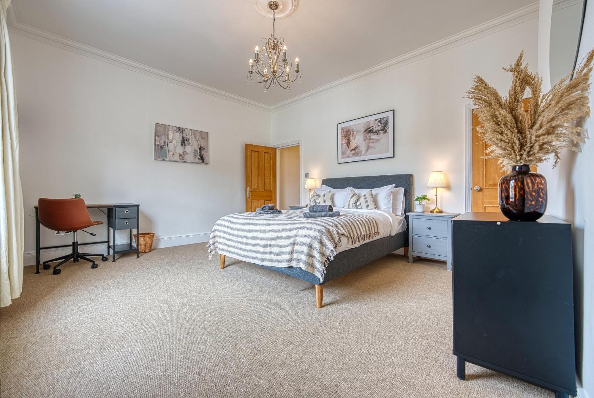 2 Bed Stunning Chic Modern Spacious Apt, Ocean Village, Southampton - Plenty Of Parking - By Blue Puffin Stays Ngoại thất bức ảnh