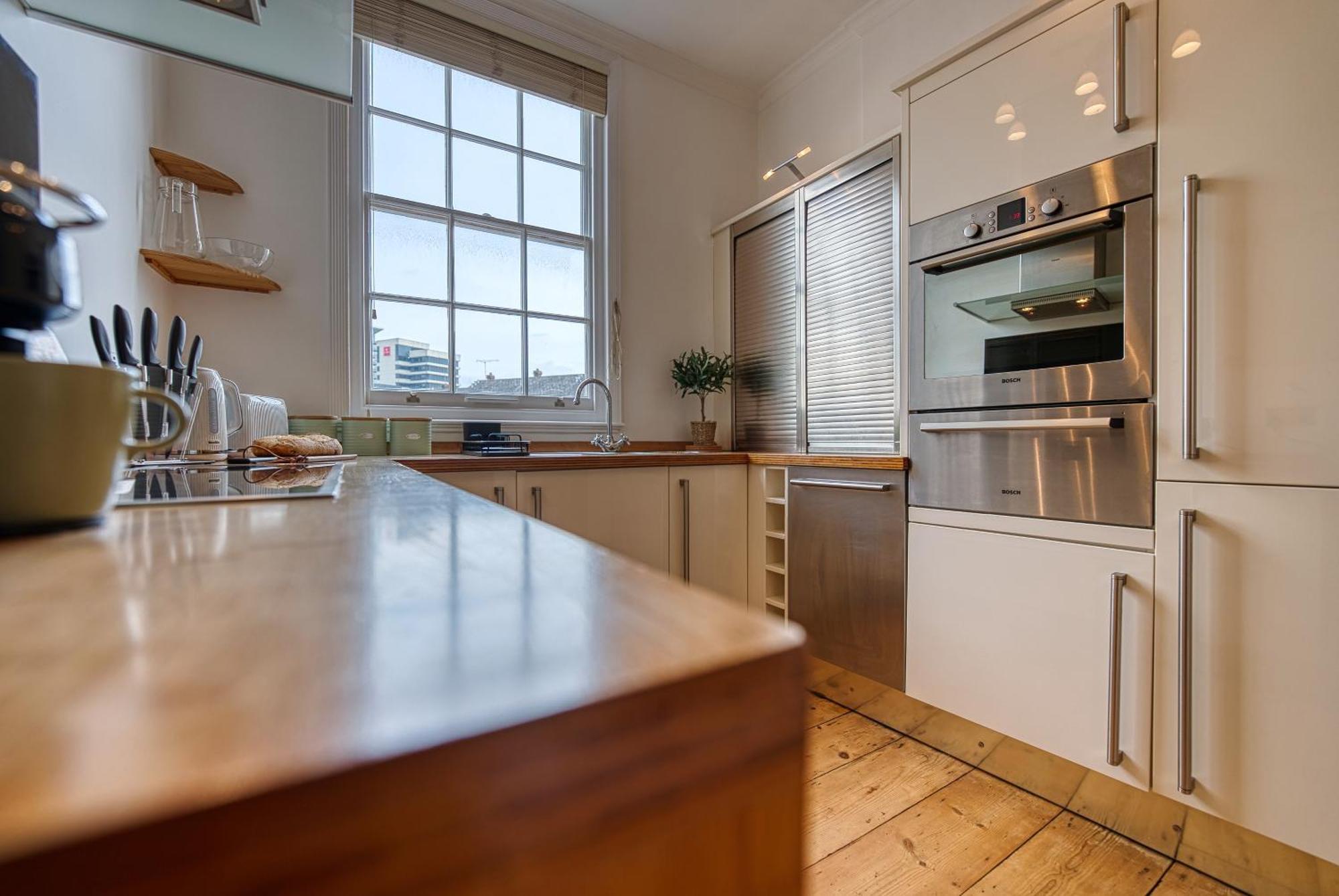 2 Bed Stunning Chic Modern Spacious Apt, Ocean Village, Southampton - Plenty Of Parking - By Blue Puffin Stays Ngoại thất bức ảnh