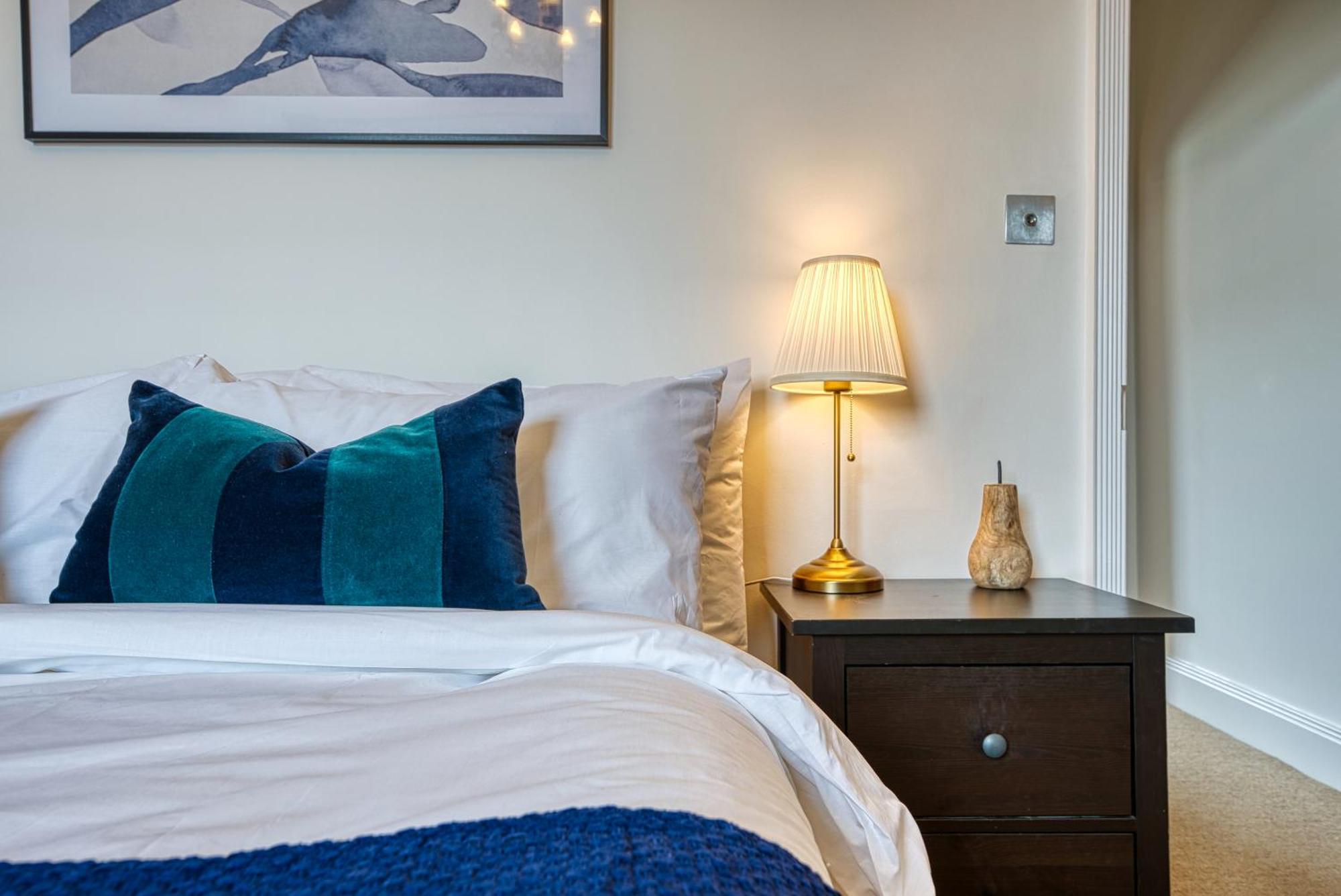 2 Bed Stunning Chic Modern Spacious Apt, Ocean Village, Southampton - Plenty Of Parking - By Blue Puffin Stays Ngoại thất bức ảnh