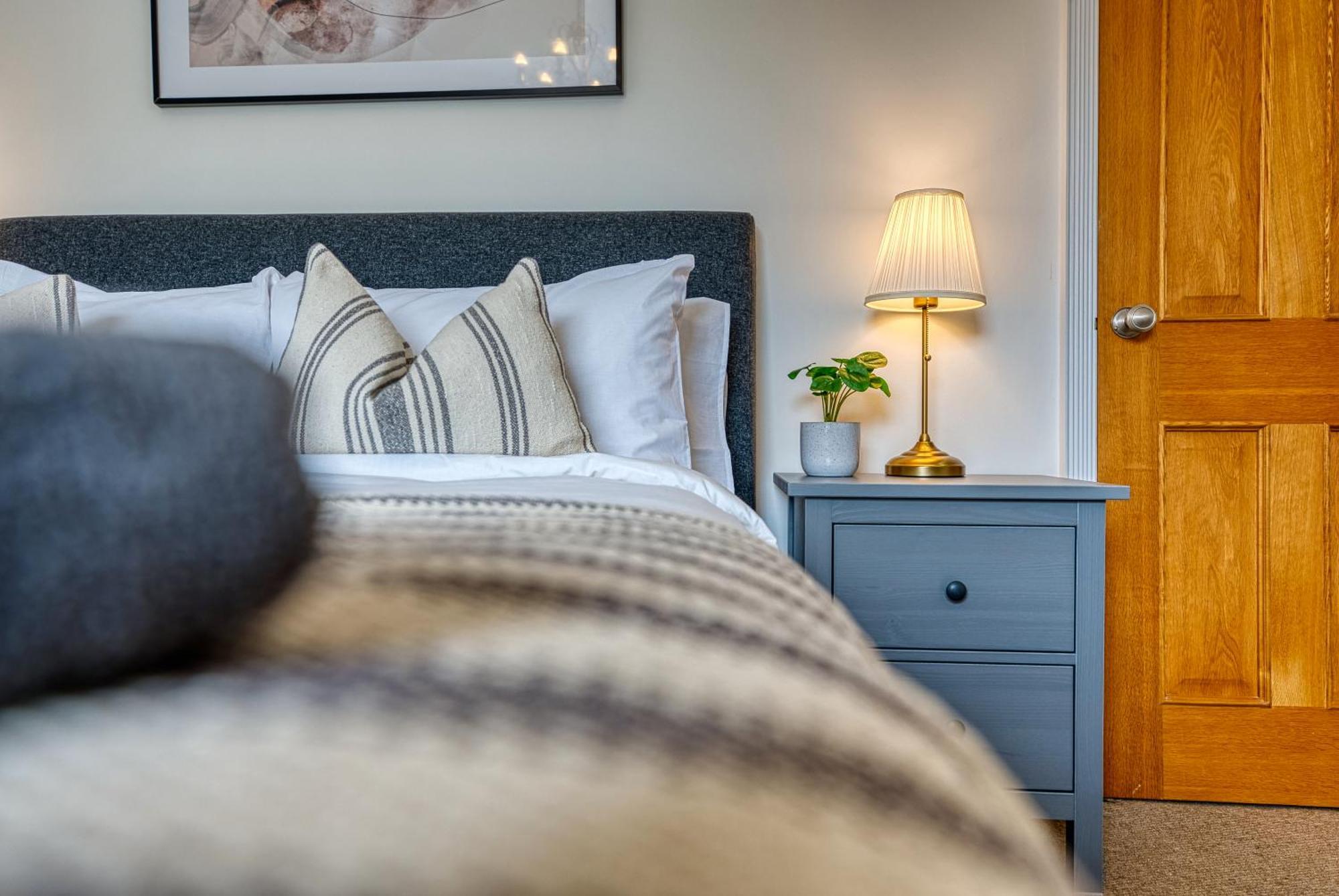 2 Bed Stunning Chic Modern Spacious Apt, Ocean Village, Southampton - Plenty Of Parking - By Blue Puffin Stays Ngoại thất bức ảnh