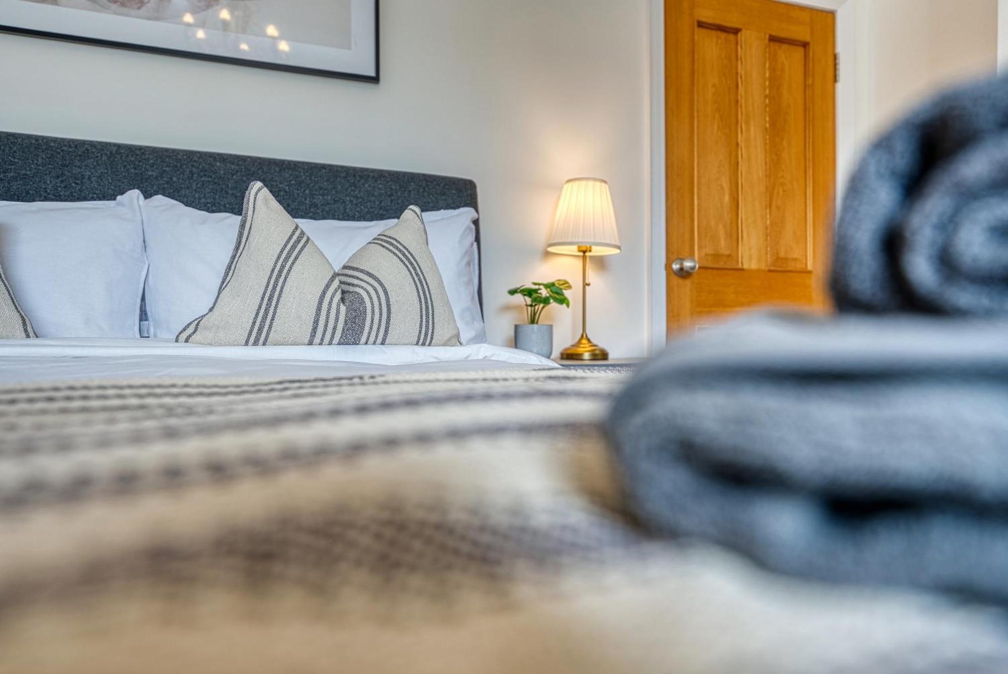 2 Bed Stunning Chic Modern Spacious Apt, Ocean Village, Southampton - Plenty Of Parking - By Blue Puffin Stays Ngoại thất bức ảnh