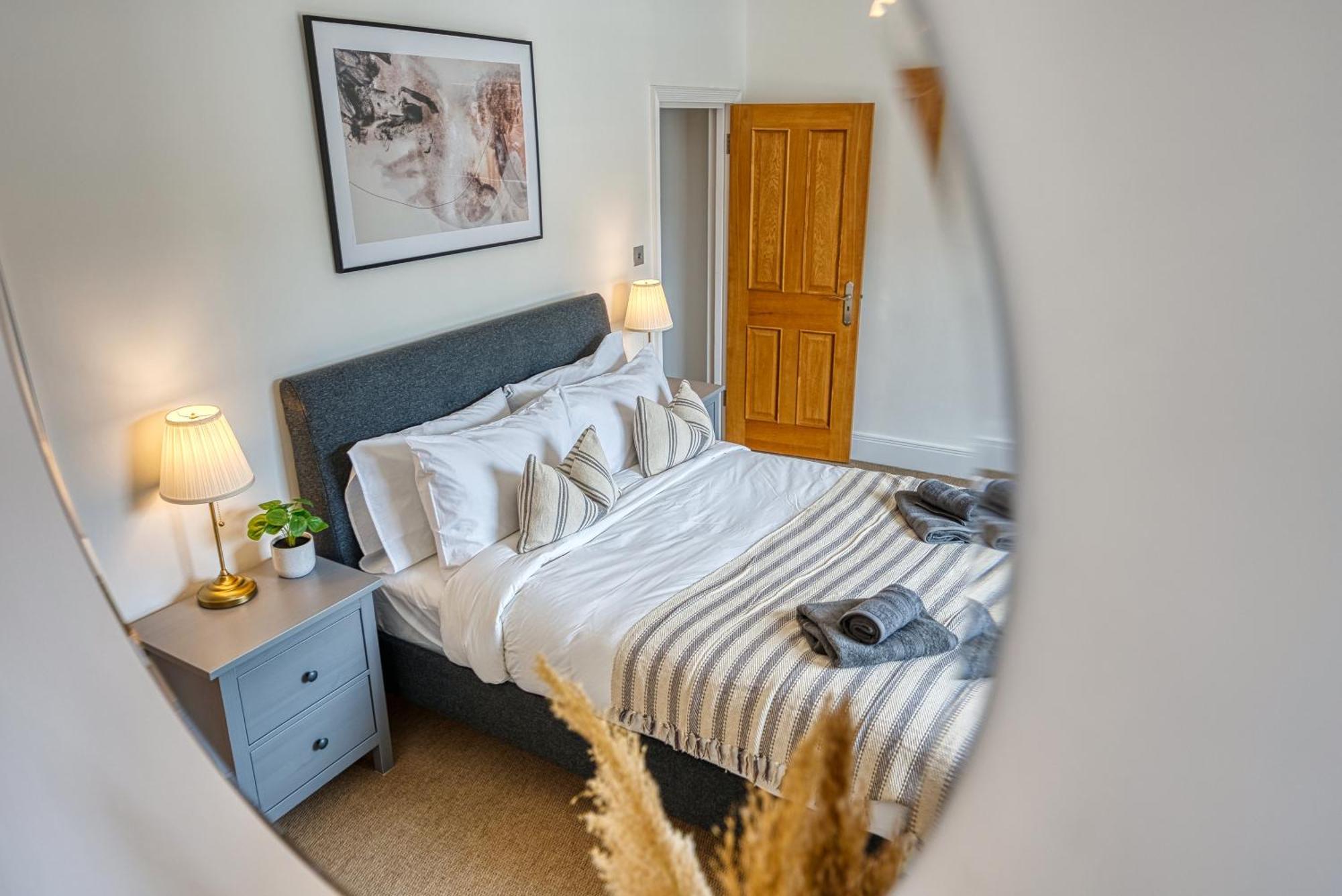2 Bed Stunning Chic Modern Spacious Apt, Ocean Village, Southampton - Plenty Of Parking - By Blue Puffin Stays Ngoại thất bức ảnh